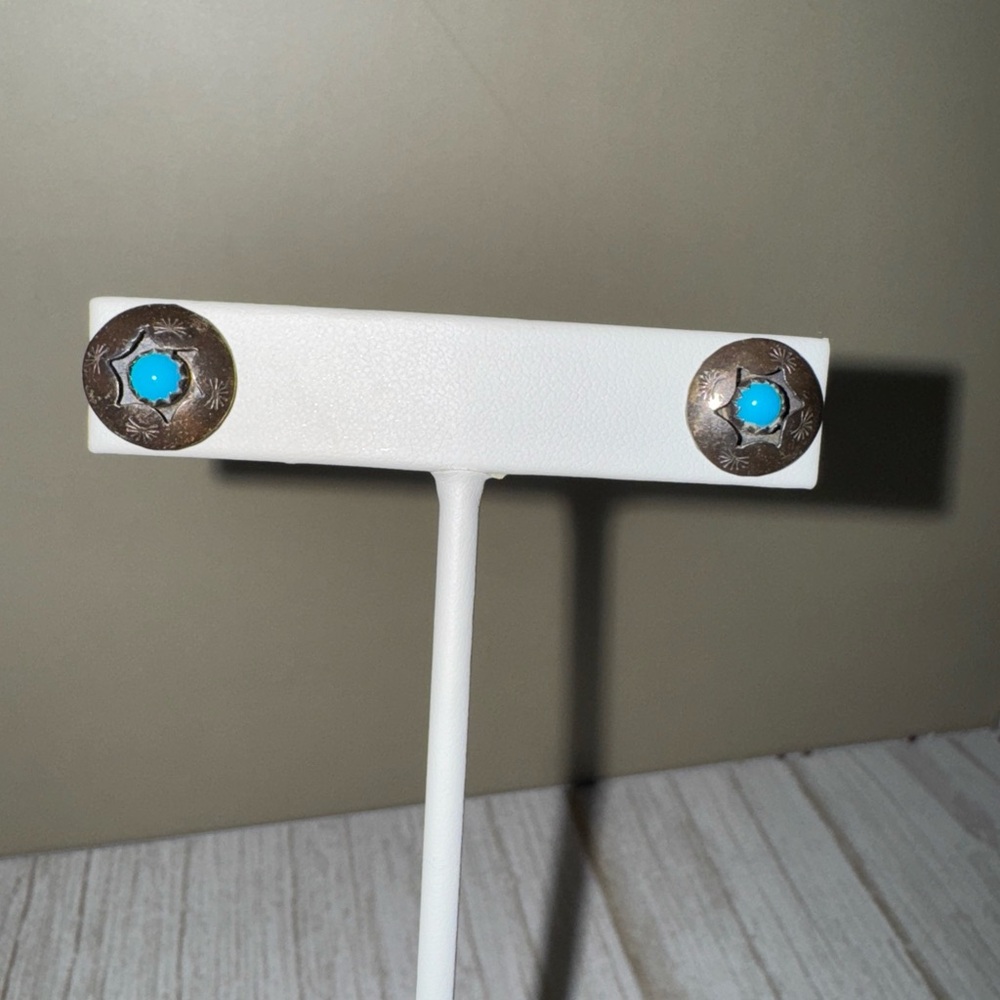 VINTAGE SOUTHWESTERN STERLING SILVER SMALL SHADOWBOX TURQUOISE EARRINGS